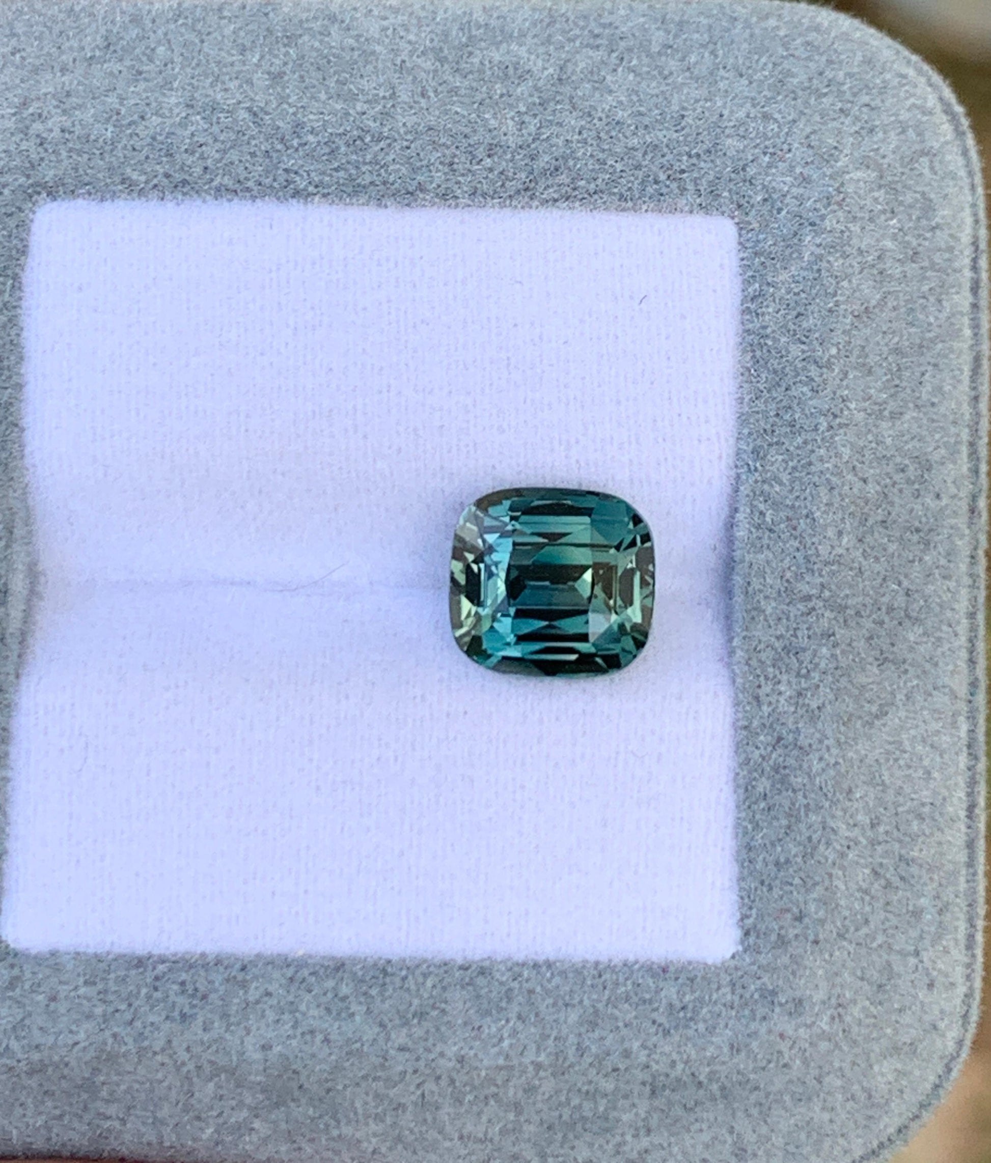sapphire cushion 4,53 photo2