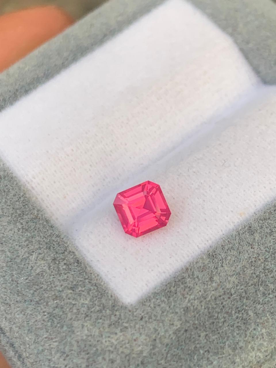 spinelle-rose-émeraude-0-68-ct-photo-1