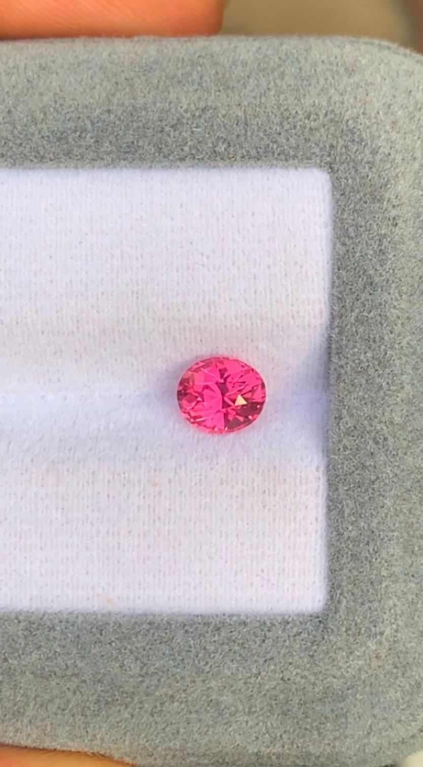 spinelle-rose-ovale-1-01ct-photo-1