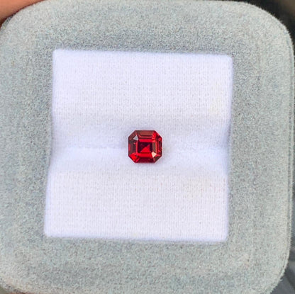 spinelle-rouge-émeraude-1-04ct-photo-2