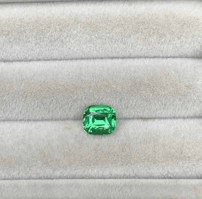 tsavorite-coussin-1-75ct-photo-2