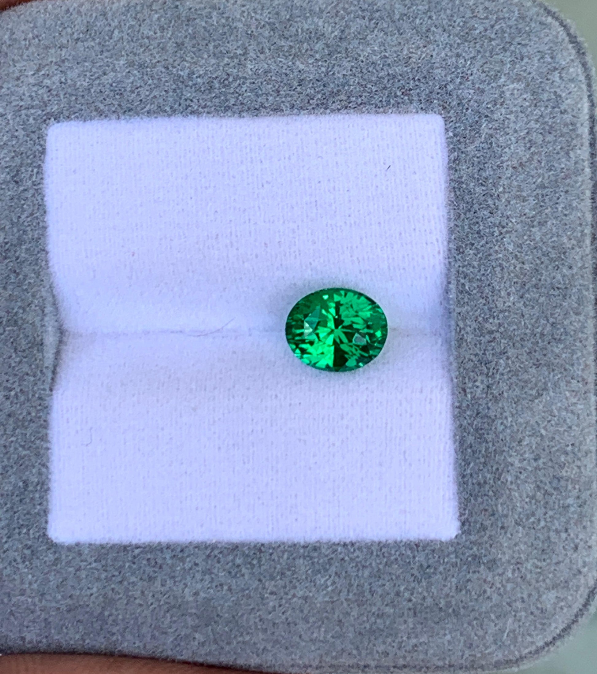 tsavorite-ovale-2-05ct photo1