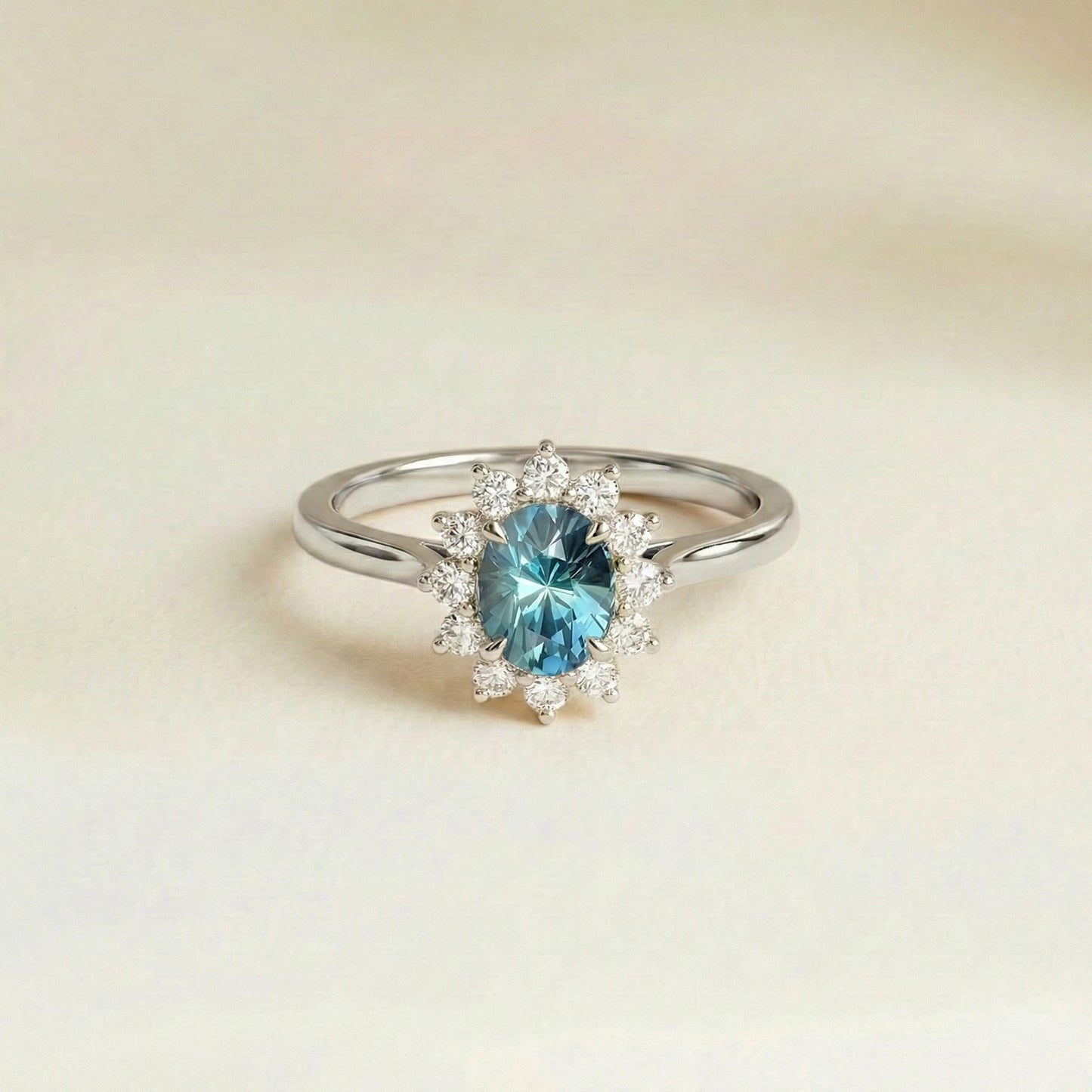 Bague Saphir Teal Florale • détail du sertissage • bijou de luxe • bijou de luxe | Bonnot Paris — Bonnot Paris